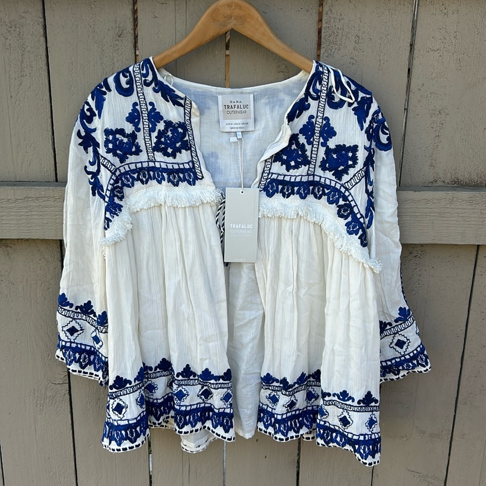 Zara Women's Blue and White Embroidered Top